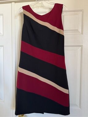 Sleeveless Colorblock Sheath Dress in Black, Burgundy & Beige